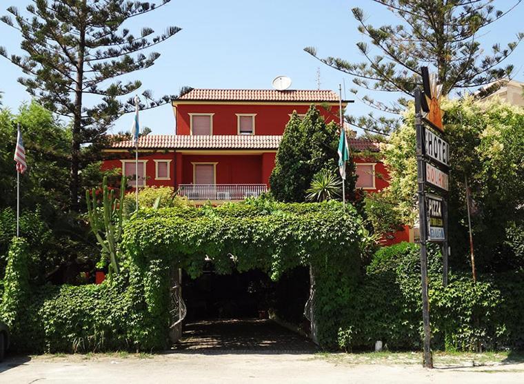Hotel Ristorante Solari Briatico Buitenkant foto